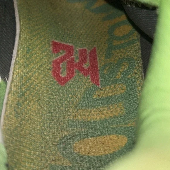 I’m selling for collectors or someone who just hoops! These shoes are for show! - Picture 3 of 3